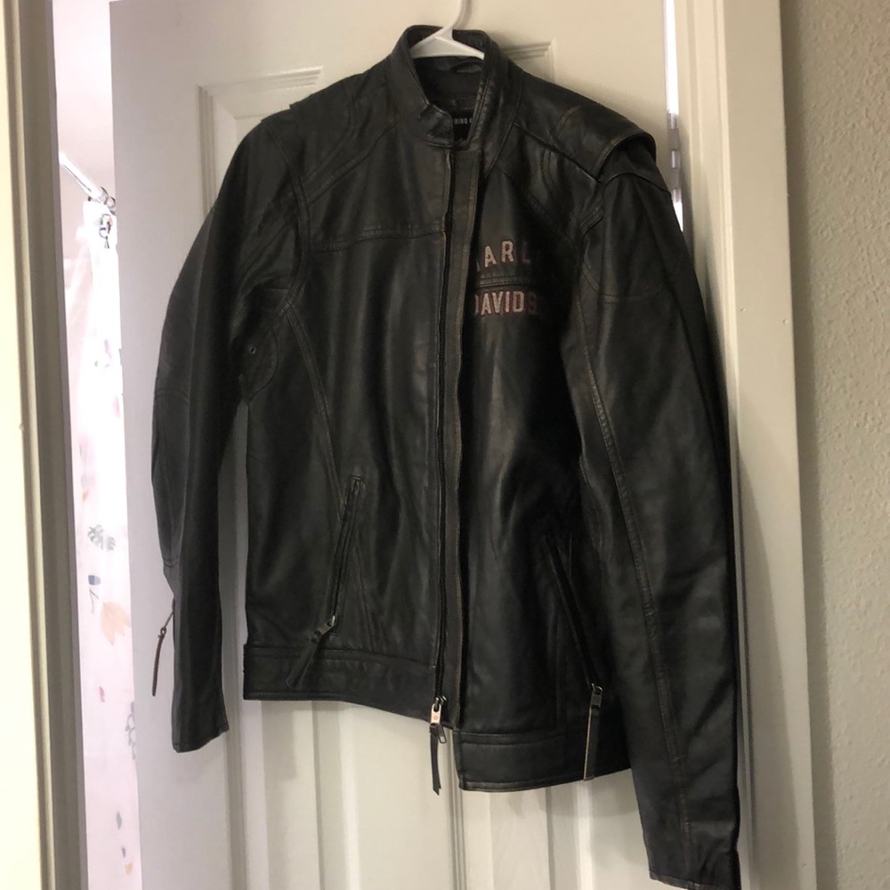 Harley Davidson women’s leather jacket (WORN ONCE)